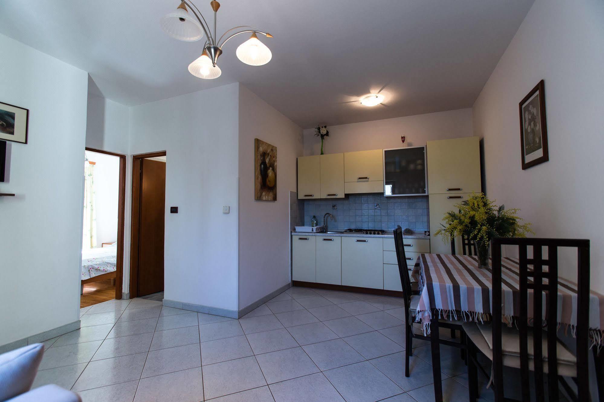 Apartments Villa Mara Rovinj Exteriör bild
